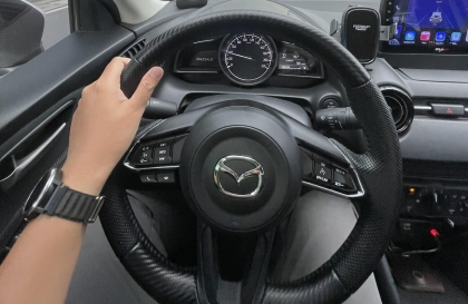 Xin tư vấn lỗi vô lăng của Mazda2 với anh em