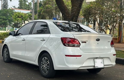 Xe Kia Soluto không báo khi cửa sau mở không?