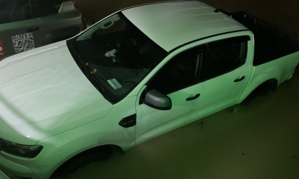 Xin tư vấn cách xử lý xe Ford Ranger sau khi bị ngập nước