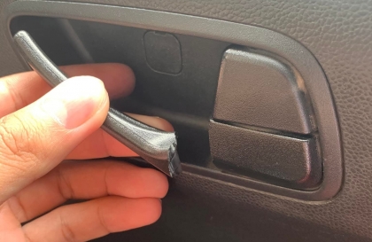 Có cách nào xử lý xe Grand i10 gãy lẫy mở cửa không?