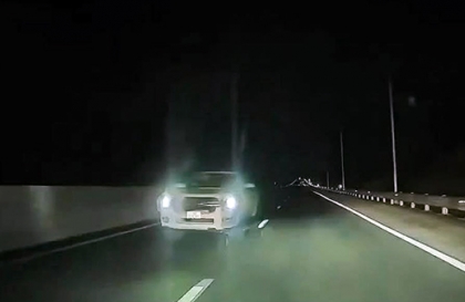 Clip: Kinh hoàng Ford Ranger chạy ngược chiều trên cao tốc Hải Phòng - Móng Cái giữa đêm