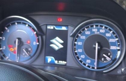 Các bác tư vấn xe Suzuki Ertiga bị kêu bánh phụ khi đi đường xấu