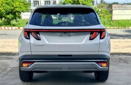 Hyundai Tucson tự mở cốp dưới mưa là bị gì thế?