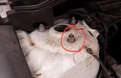 Mazda CX-8 bị rỉ thế này có sao không?