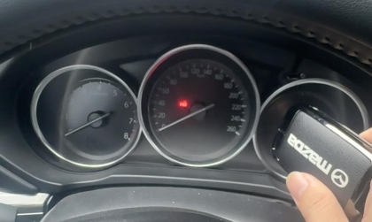 Sao xe Mazd CX-5 của em không đề được máy?