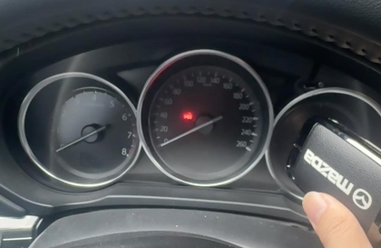 Sao xe Mazd CX-5 của em không đề được máy?