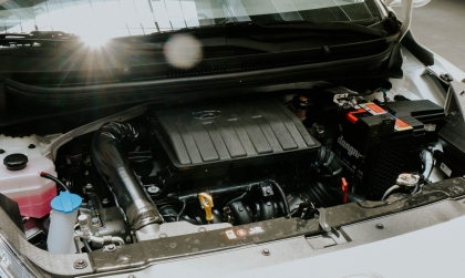 Thợ nổ máy đạp ga mạnh xe Hyundai Grand i10 sau khi bảo dưỡng thế này có sao không?