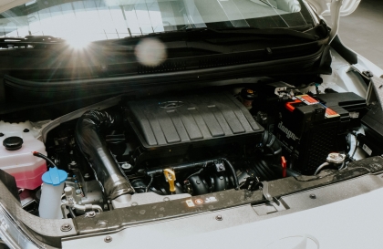 Thợ nổ máy đạp ga mạnh xe Hyundai Grand i10 sau khi bảo dưỡng thế này có sao không?