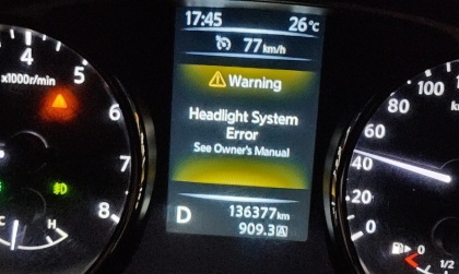 Lỗi báo trên đồng hồ xe Nissan X-Trail thế này là sao?