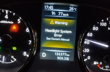 Lỗi báo trên đồng hồ xe Nissan X-Trail thế này là sao?