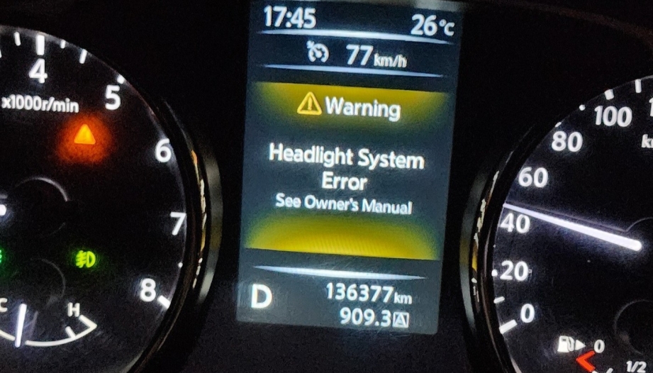 Lỗi báo trên đồng hồ xe Nissan X-Trail thế này là sao?