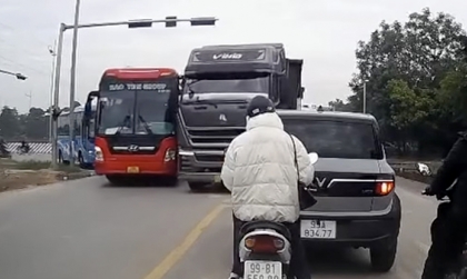 Ý thức Giao thông: Lái xe như kiểu muốn đâm người, tài xế xe tải được lên phường uống nước chè