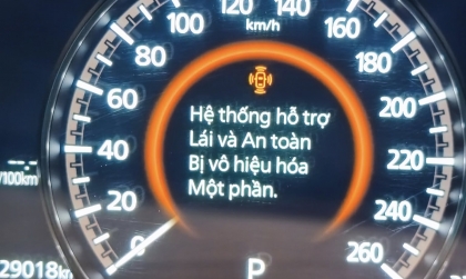 Mazda3 hiện lỗi trên đồng hồ này là bị sao các bác ơi?