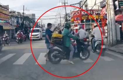 Ý thức giao thông: Hình ảnh khiến người ta đỡ ác cảm với các anh grab chuyên chạy ẩu