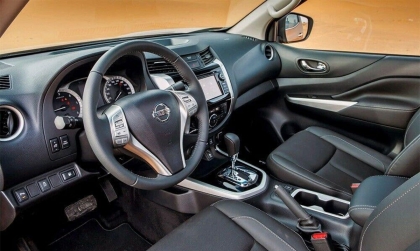 Xin chỉ giáo xe Nissan Navara bị kêu ở táplo