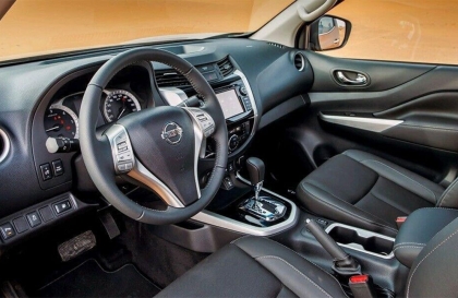 Xin chỉ giáo xe Nissan Navara bị kêu ở táplo