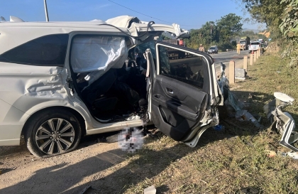 Clip TNGT: Tai nạn kinh hoàng tại Lạng Sơn khi Toyota Avanza đấu đầu với xe tải