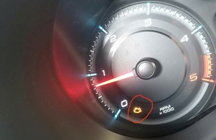 Xe Chevrolet Colorado báo lỗi thế này là sao ạ?