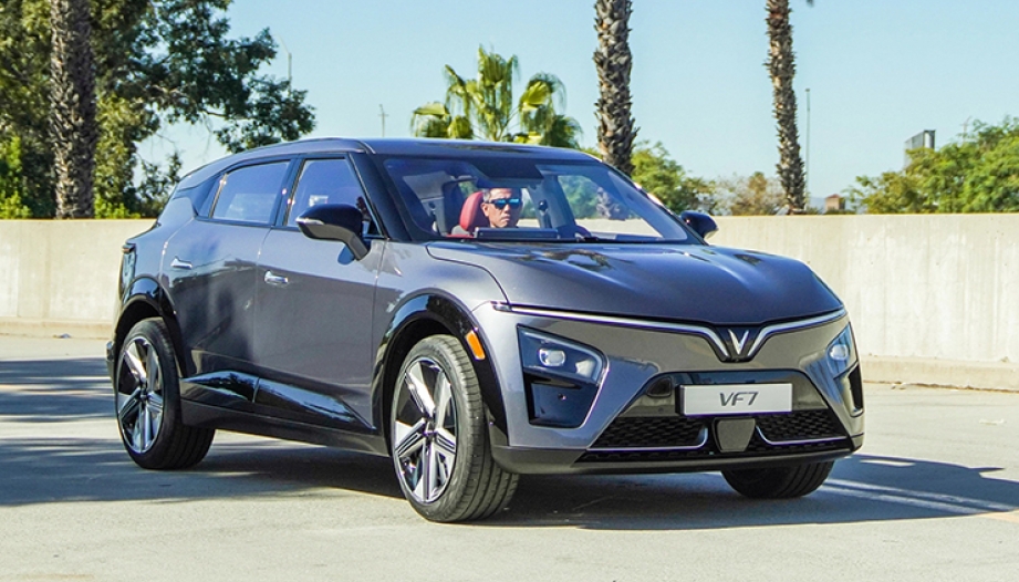 VF7 thỉnh thoảng có lọc cọc khi qua gờ giảm tốc thì có sao không?