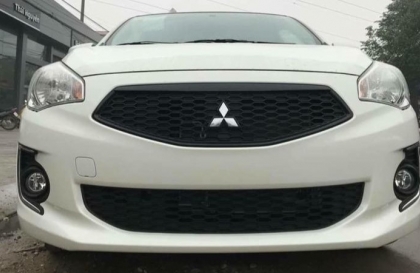 Xin các bác cho tư vấn về Mitsubishi Attrage bị vấn đề đèn thế này