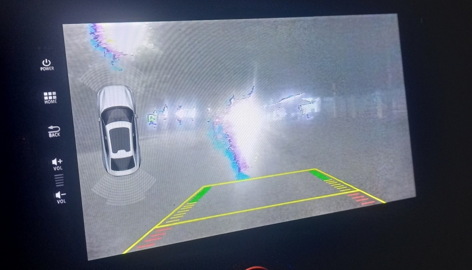 Vì sao xe Nissan Almera vẫn hiện camera lùi khi đi số tiến?