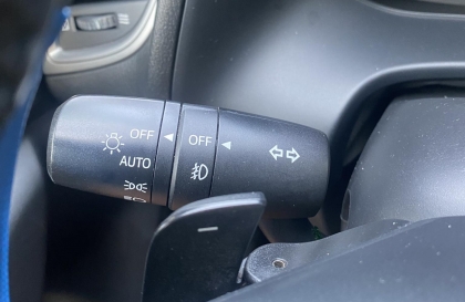 Làm sao để tắt đèn của Mazda3 bị tự bật?