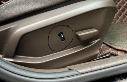 Xin các bác tư vấn xe Lux A bị gãy tay nắm chỉnh ghế phụ với