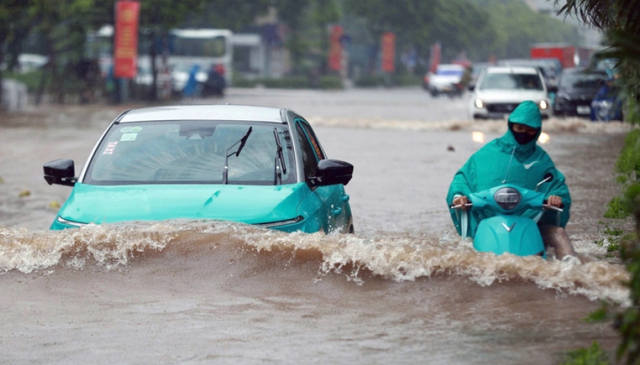 Đóng góp xã hội: VinFast tiếp tục đồng hành cùng khách hàng miền Trung bị ảnh hưởng bởi lũ lụt