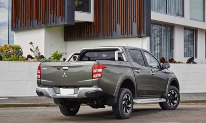 Các cụ tư vấn giúp xe Mitsubishi Triton bị giật khi đạp lại ga