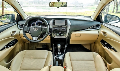 Vì sao Vios bật xi-nhan bị giảm âm lượng trong xe?