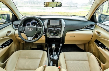 Vì sao Vios bật xi-nhan bị giảm âm lượng trong xe?