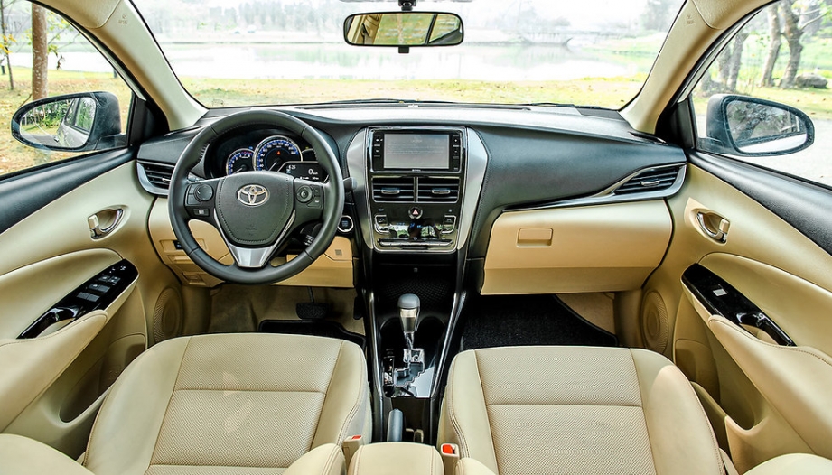 Vì sao Vios bật xi-nhan bị giảm âm lượng trong xe?