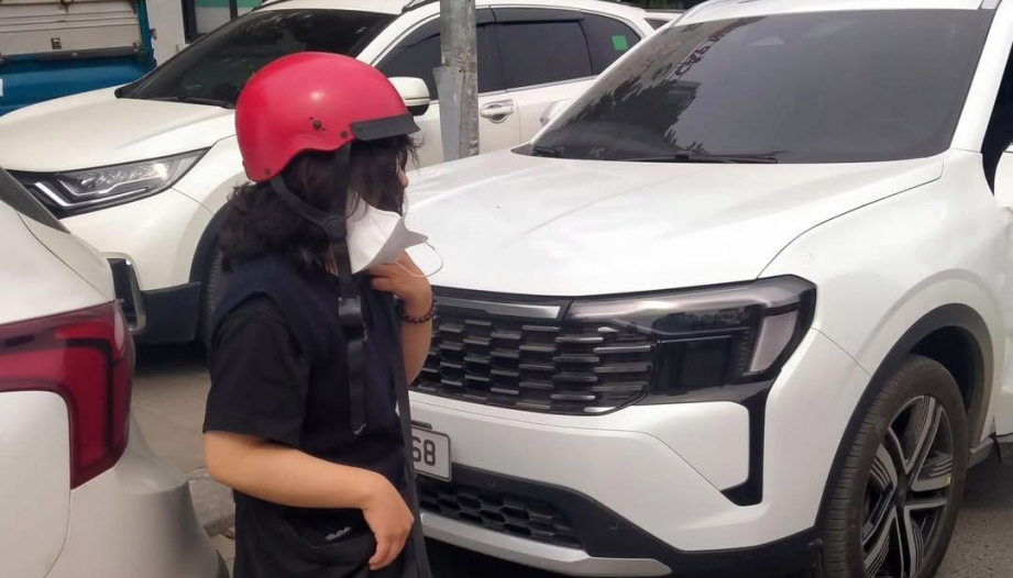 Ảnh TNGT: Nữ tài xế cầm lái Ford Territory mở cửa gây tai nạn vẫn muốn bắt đền học sinh đi xe máy