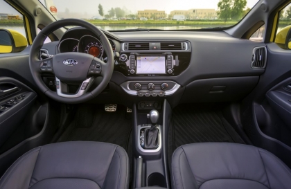 Tình trạng giật khi sờ tay vào cửa xe Kia Rio là thế nào các bác?