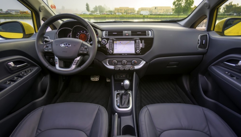 Tình trạng giật khi sờ tay vào cửa xe Kia Rio là thế nào các bác?