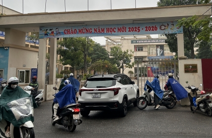Cha mẹ là tấm gương cho trẻ em, mong các phụ huynh đỗ xe có ý thức