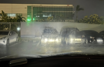 Sao MG ZS bật sấy kính mà lại bị mờ hơn?