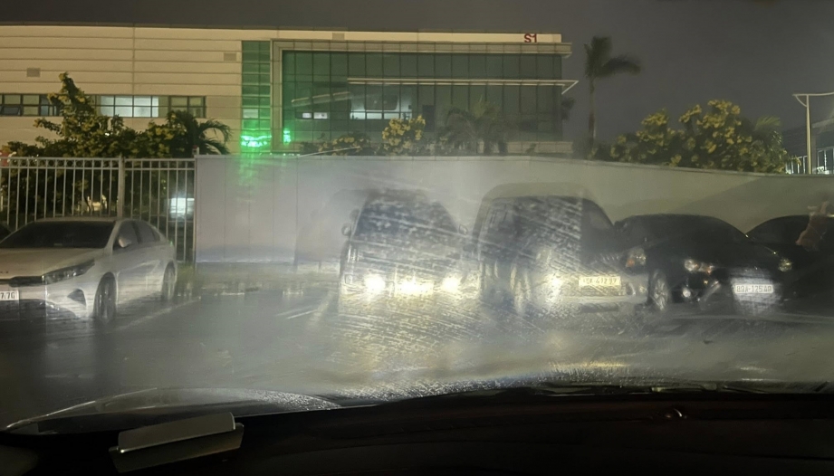 Sao MG ZS bật sấy kính mà lại bị mờ hơn?