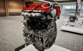Japan Mobility Show 2025: Toyota cam kết tiếp tục đầu tư nghiên cứu phát triển động cơ ICE và hybrid