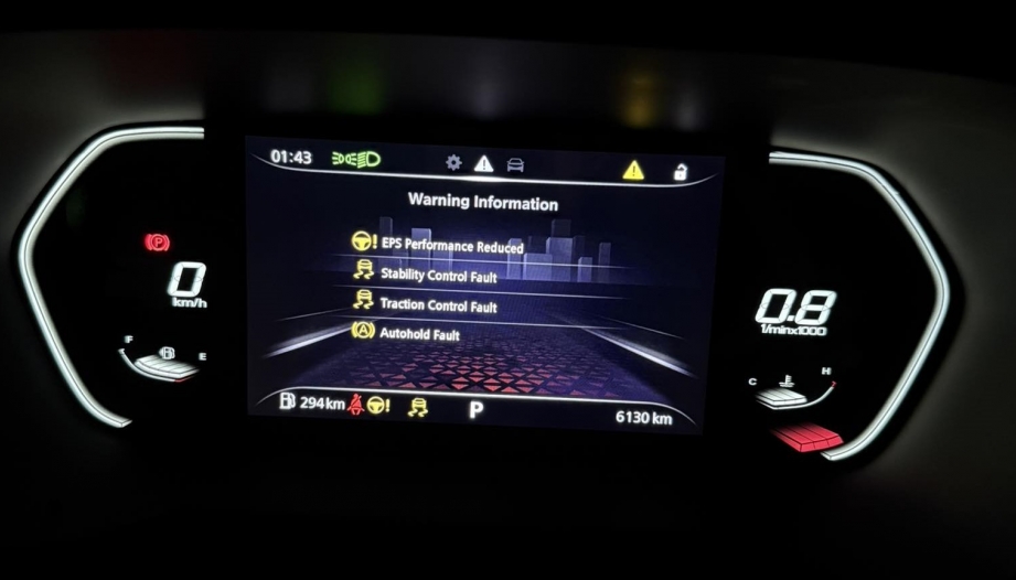 MG5 mới đi hơn 6000km đã bị yếu bình do đâu các bác?