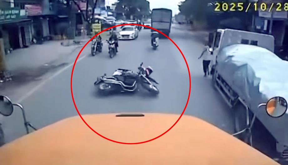 Clip TNGT: Đang đi,