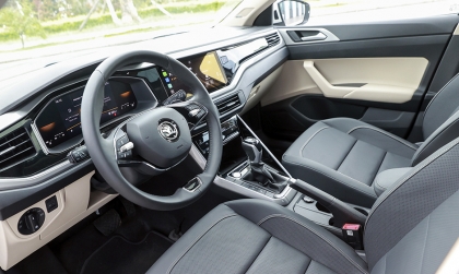 Skoda Slavia có tiếng rung như lỏng đồ nhựa là thế nào các bác?