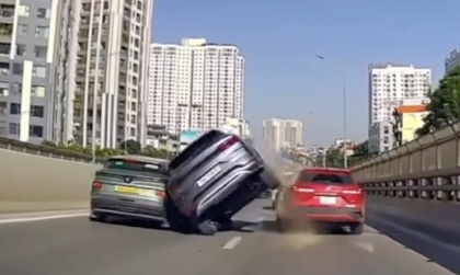 Clip TNGT: BYD Sealion 6 tăng ga đột ngột, đâm vào Corolla Cross và VinFast VF 6