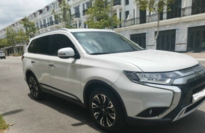 Các cụ cho biết xe Outlander thay lọc xăng thế nào nhỉ?