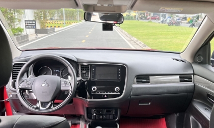 Xin các bác giải thích vấn đề nước lọt vào khoang cabin xe Outlander với