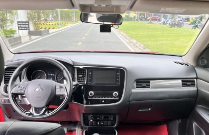 Xin các bác giải thích vấn đề nước lọt vào khoang cabin xe Outlander với