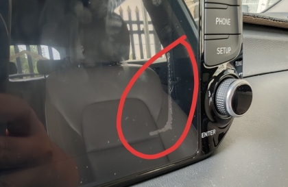 Màn hình Hyundai Tucson bị vệt thế này là sao nhỉ?