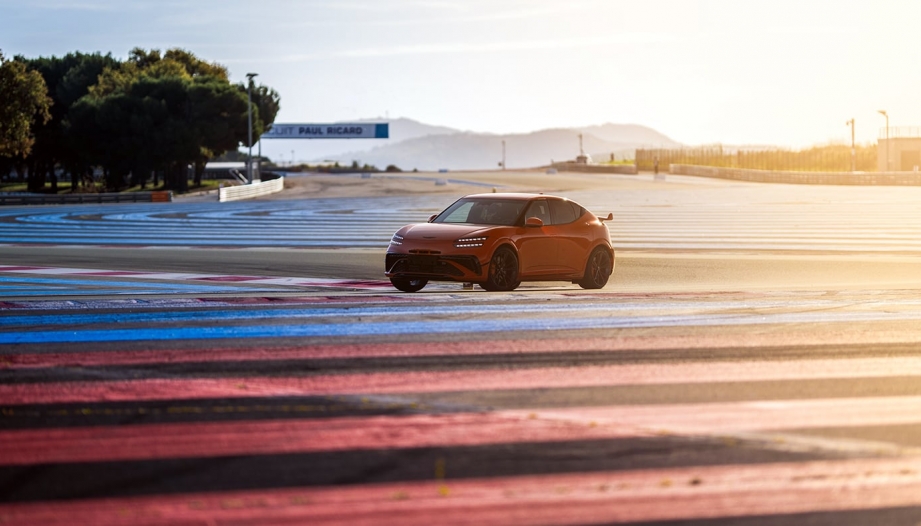 Genesis tung mẫu xe hiệu suất cao đầu tiên mang tên GV60 Magma