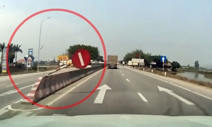 Clip: Tài xế đánh lái tốc biến, tránh được kiếp nạn trên trời rơi xuống