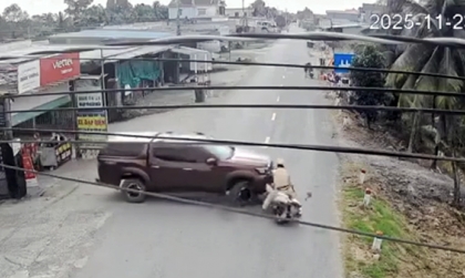 Clip: To tội cho thanh niên chạy bán tải Nissan Navara không nghe hiệu lệnh, đâm vào CSGT để bỏ chạy